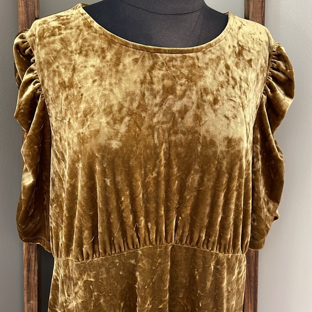 Who What Wear Gold Crushed Velvet Ruched Sleeve Dress - Picture 3 of 10